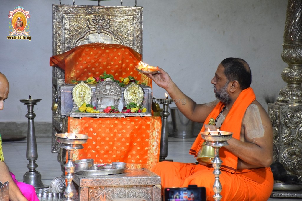 narakachaturdashi-celebrations-in-sri-mutt-mantralayam-24-10-2022